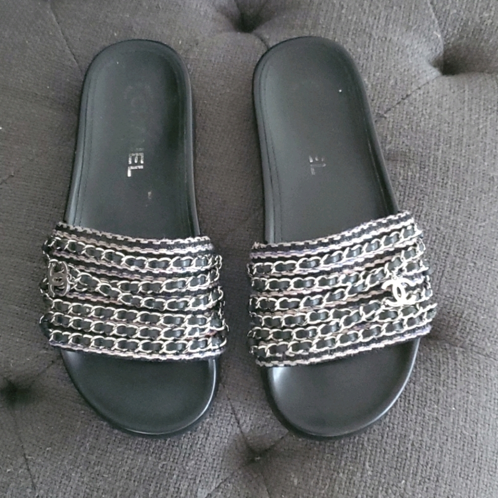 CHANEL SLIDES CHAIN 38